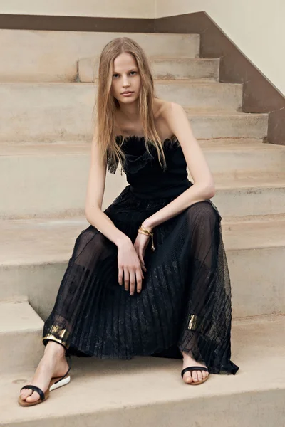Look 16